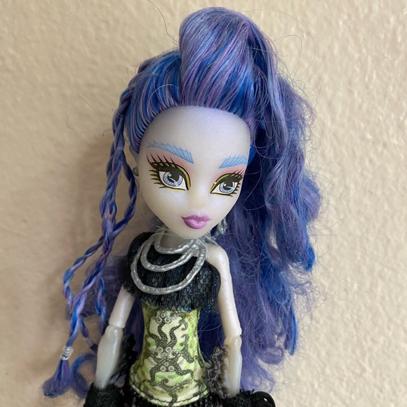 Sirena Von Boo Monster High Doll - Picture 4 of 7